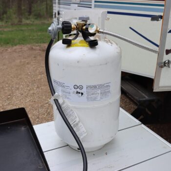 Propane Tank Adapters LP Gas Line Splitter 2 Way Hose Tee Y Propane Splitter with Gauge - 2 QCC1 Thead and 1 POL - Image 7
