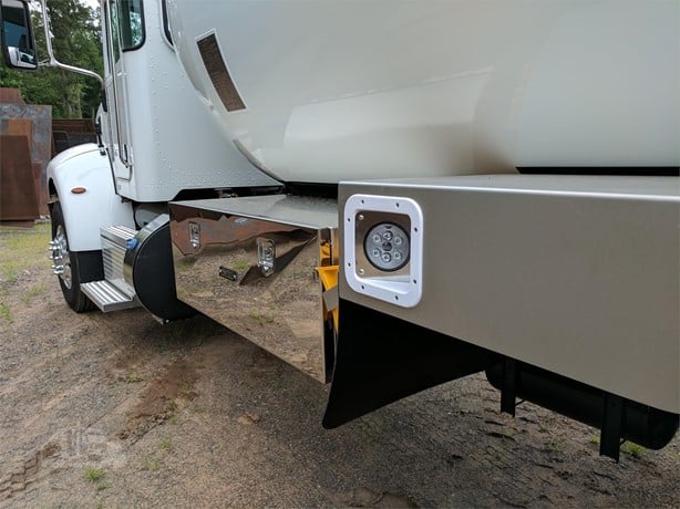 2025 FREIGHTLINER BUSINESS CLASS M2 106 PLUS - Image 5
