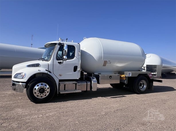 2025 FREIGHTLINER BUSINESS CLASS M2 106 PLUS