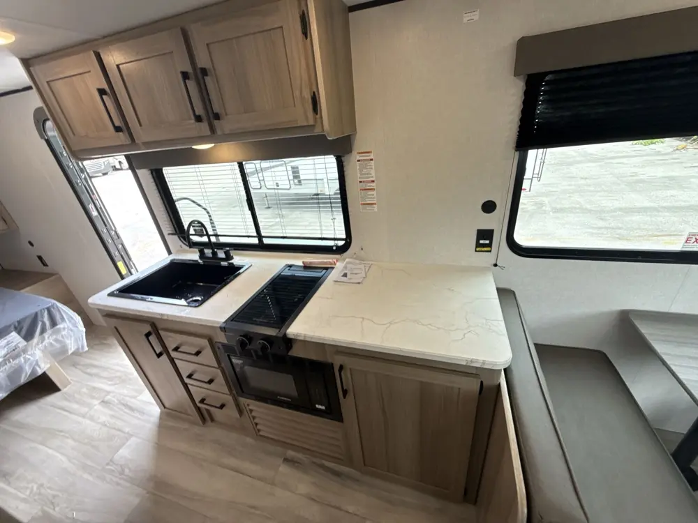 New 2026 Keystone Coleman 19R - Image 24