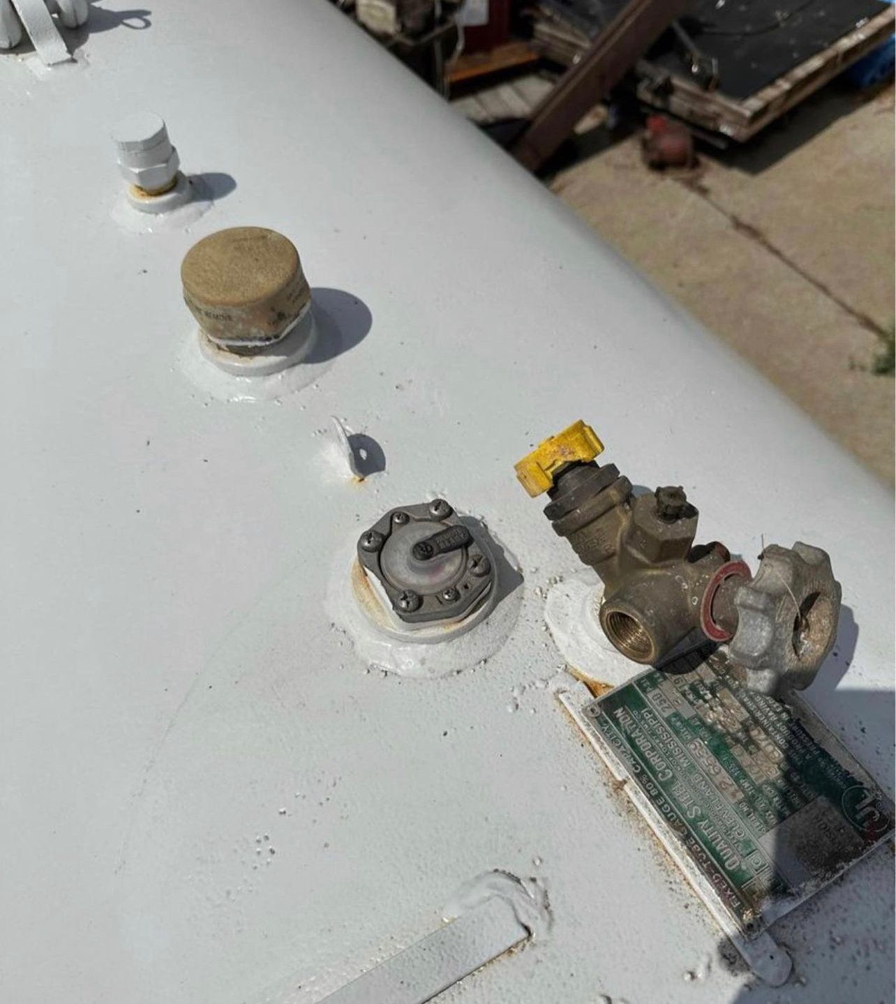 1000 Gallon Above Ground Propane Tank - Image 6