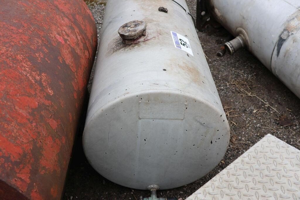 USED 52 - ALUMINUM & STEEL FUEL TANKS - Image 3