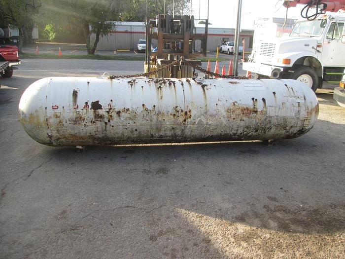 USED 1000 Gallon Propane Tank - Image 4